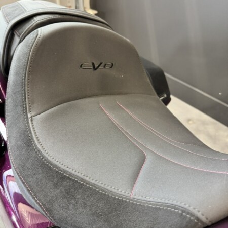 2025 Harley-Davidson® CVO™ Road Glide™ Poison Berry thumb 0