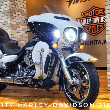 2014 Harley-Davidson® Electra Glide® Ultra Classic®, FLHTCU thumb 2