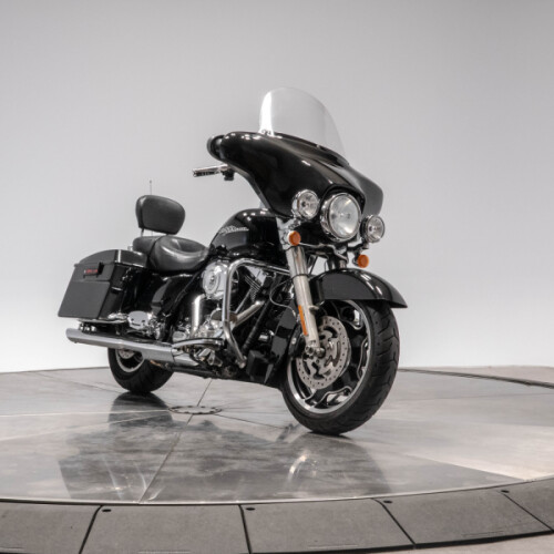 2013 HARLEY-DAVIDSON FLHX STREET GLIDE in Vivid Black thumb 2