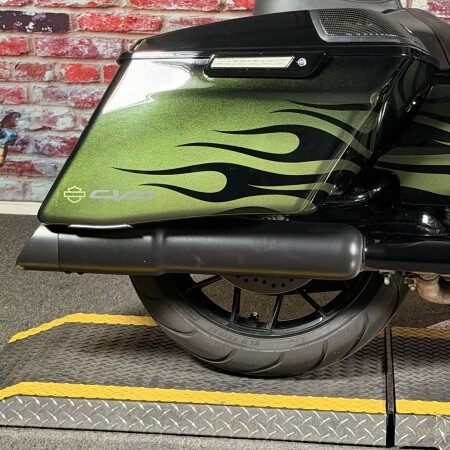 FLHXSE 2022 CVO™ Street Glide® thumb 0