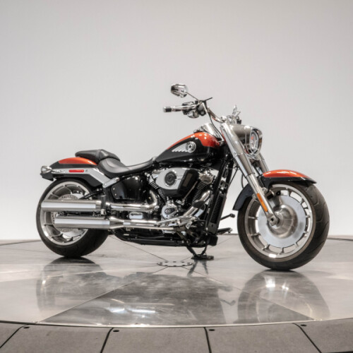 2025 HARLEY-DAVIDSON FLFB FAT BOY in Whiskey Fire/ Vivid Black thumb 1