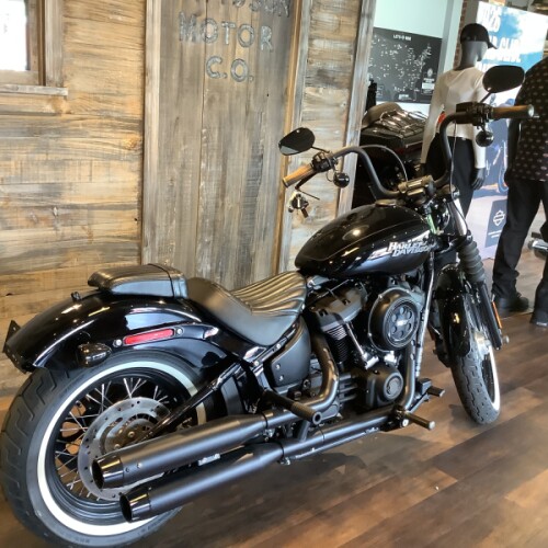 Harley-Davidson® Street Bob® 2018 FXBB U591-18 Vivid Black thumb 2
