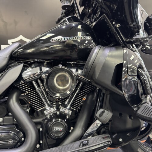 2019 Harley-Davidson® Electra Glide® Ultra Classic® Vivid Black thumb 1
