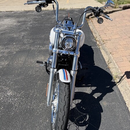 2026 Harley-Davidson® Super Glide® White Onyx Pearl thumb 1