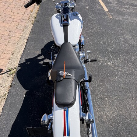 2026 Harley-Davidson® Super Glide® White Onyx Pearl thumb 3