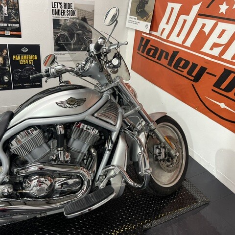 2003 Harley-Davidson® V-Rod® Two-Tone Sterling Silver and Vivid Black thumb 0