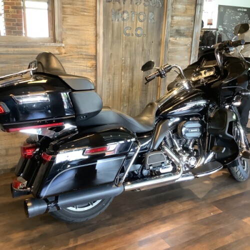 Harley-Davidson® Road Glide® Ultra 2016 FLTRU U879-16 Vivid Black thumb 3