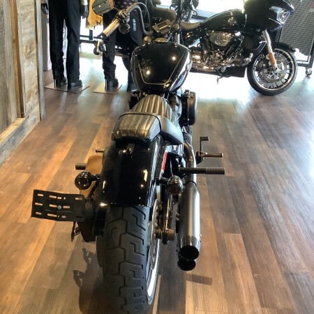 Harley-Davidson® Street Bob® 2018 FXBB U591-18 Vivid Black thumb 1