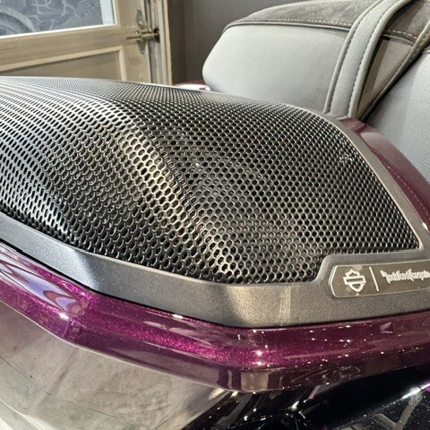 2025 Harley-Davidson® CVO™ Road Glide™ Poison Berry thumb 1
