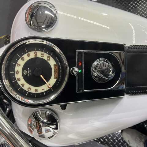 2007 Harley-Davidson® Softail® Deluxe White Gold Pearl & Deep Cobalt Pearl thumb 0