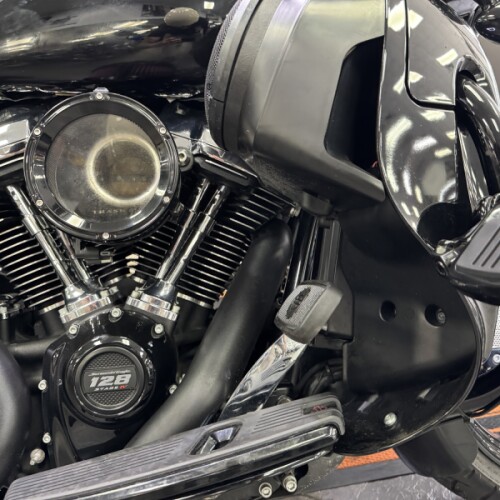 2019 Harley-Davidson® Electra Glide® Ultra Classic® Vivid Black thumb 2