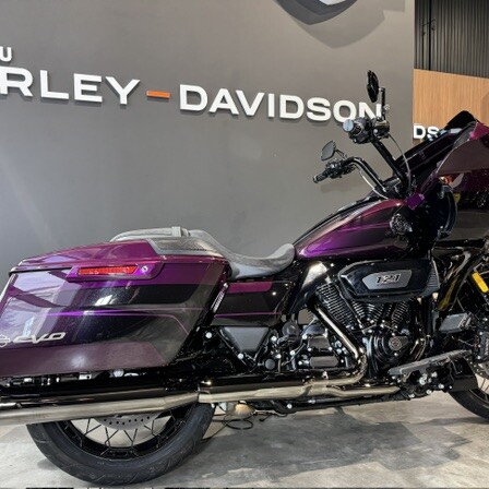 2025 Harley-Davidson® CVO™ Road Glide™ Poison Berry thumb 3