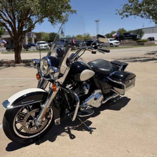 2022 Police Road King Vivid Black / Birch White / Silver pinstripe thumb 0