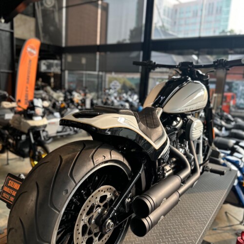 2023 Harley-Davidson® Breakout™ 117 White Pearl thumb 2