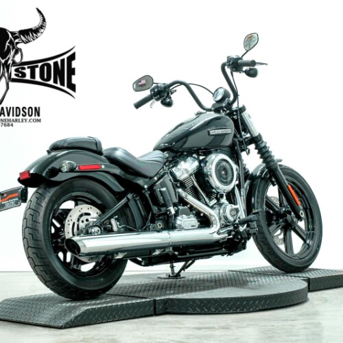 2026 Harley-Davidson® Street Bob® Vivid Black thumb 3