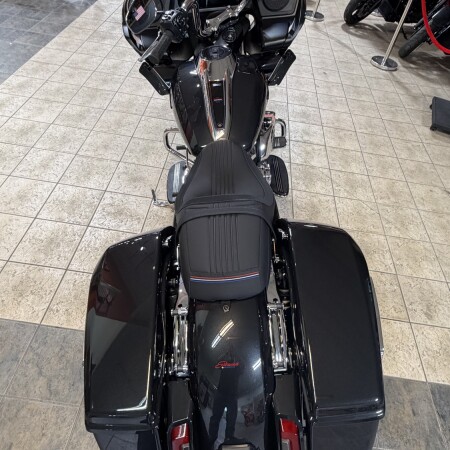 2026 Harley-Davidson® Road Glide® MIDNIGHT EMBER thumb 3