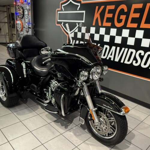 2010 Harley-Davidson® Tri Glide® Ultra Classic® Vivid Black thumb 3