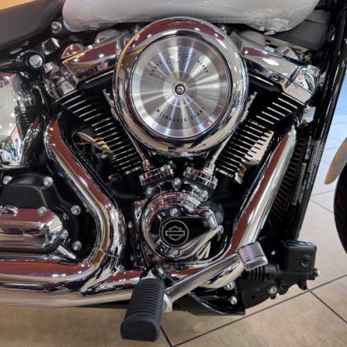 2026 Harley-Davidson® Super Glide® White Onyx Pearl thumb 2