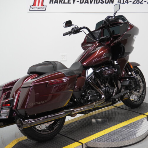 2024 Harley-Davidson® CVO™ Road Glide® Copperhead thumb 2