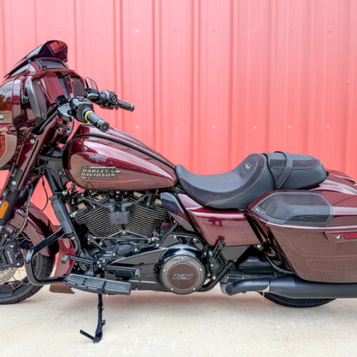 2024 Harley-Davidson® CVO™ Street Glide® FLHXSE thumb 3