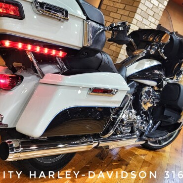2014 Harley-Davidson® Electra Glide® Ultra Classic®, FLHTCU thumb 1