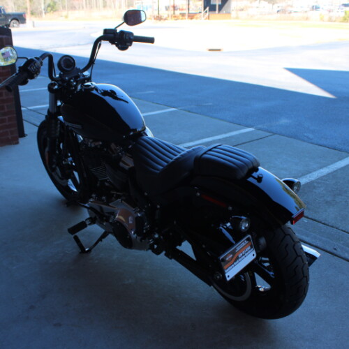 2026 Harley-Davidson® Street Bob® Vivid Black Chrome Two-Up Cast Wheels thumb 0