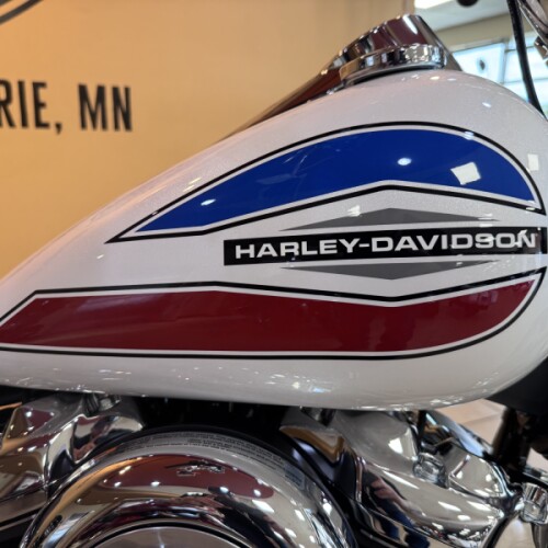 2026 Harley-Davidson® Super Glide® White Onyx Pearl thumb 3