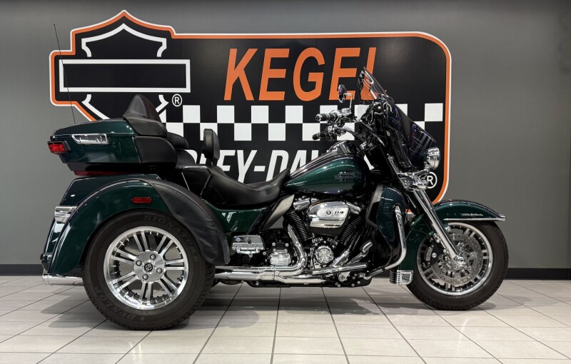 2021 Harley-Davidson® Tri Glide® Ultra Snake Venom