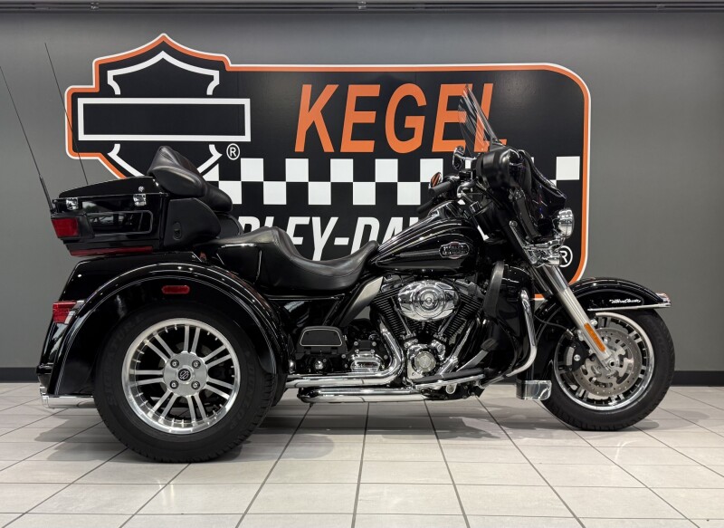 2010 Harley-Davidson® Tri Glide® Ultra Classic® Vivid Black