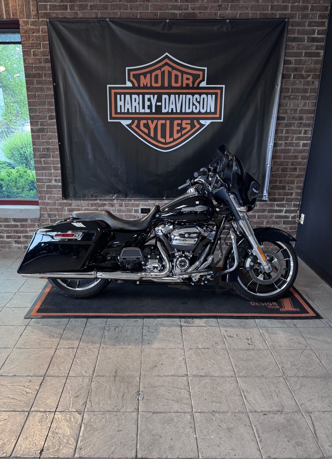 2021 Harley-Davidson® Street Glide® Vivid Black
