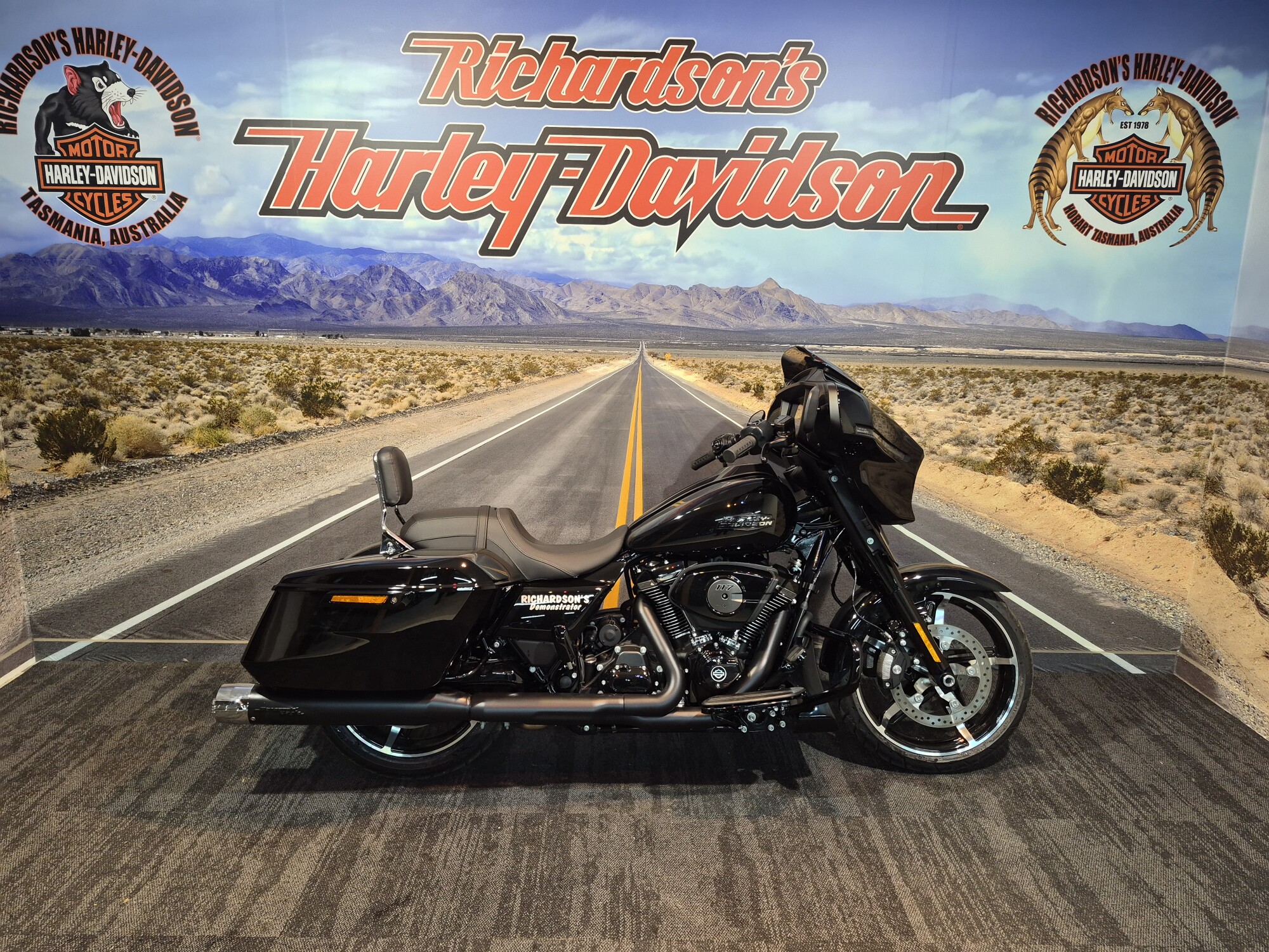2026 Harley-Davidson® Street Glide® Vivid Black Black Trim