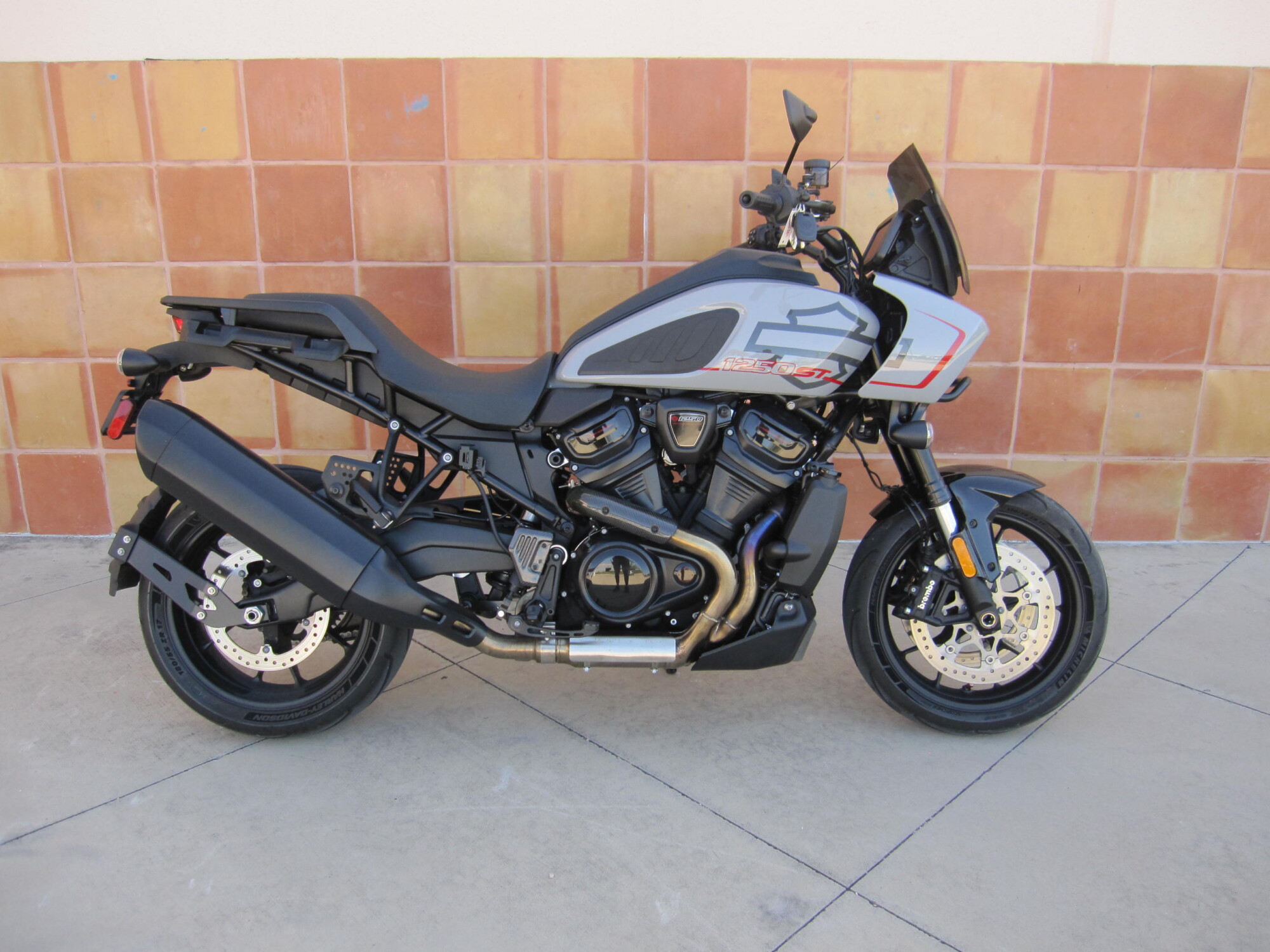 2025 Harley-Davidson® Pan America® 1250 ST Billiard Gray