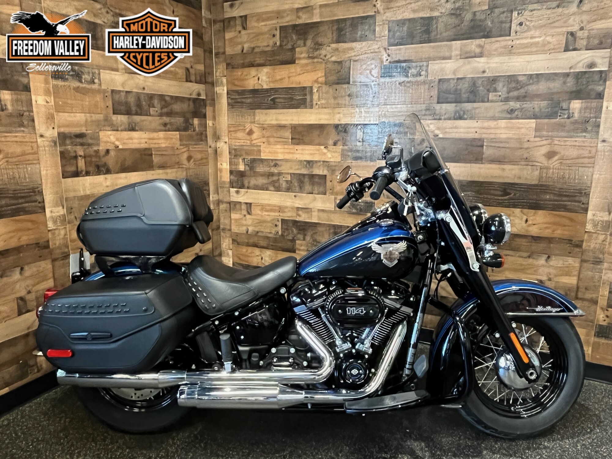 2018 Harley-Davidson® Heritage Classic 114 Legend Blue/Vivid Black 115th Anniversary