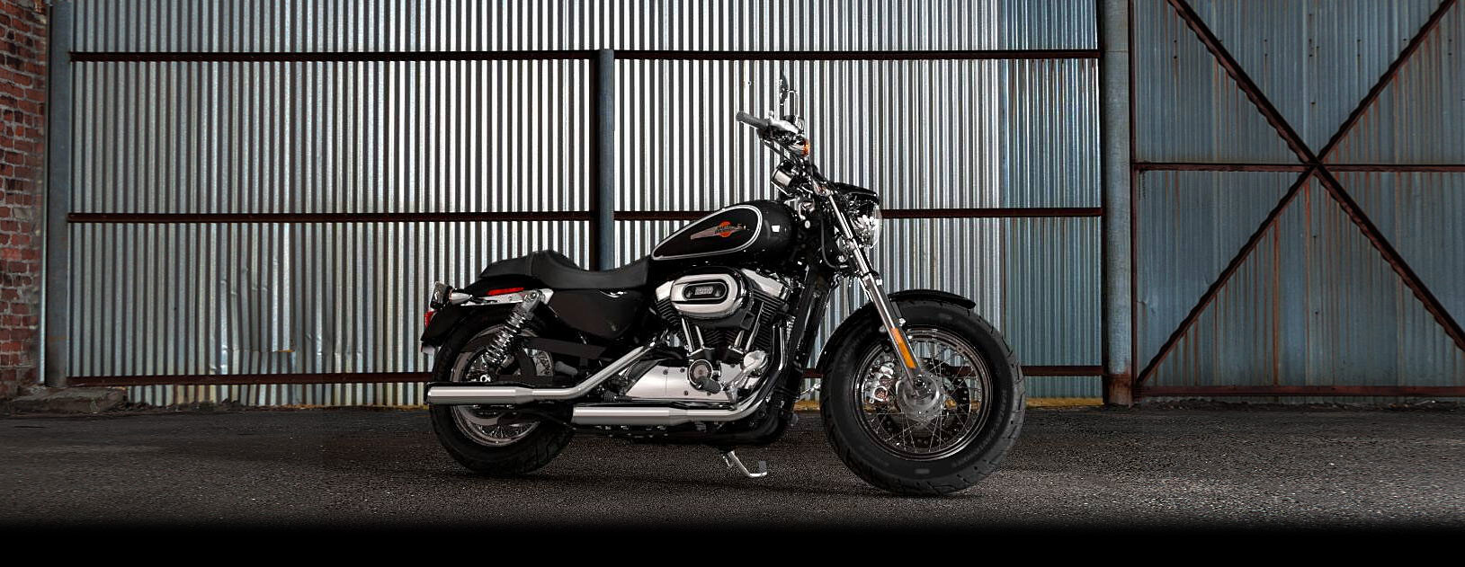 2017 Harley-Davidson® 1200 Custom Vivid Black