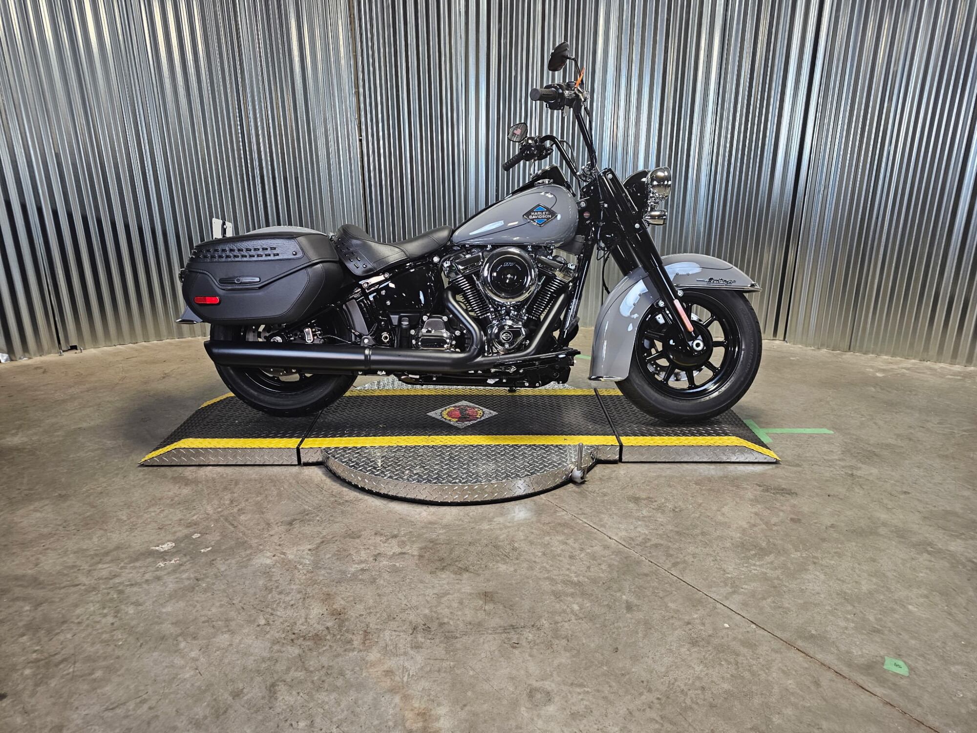 2026 Harley-Davidson® Heritage Classic DRK BILIARD GRY
