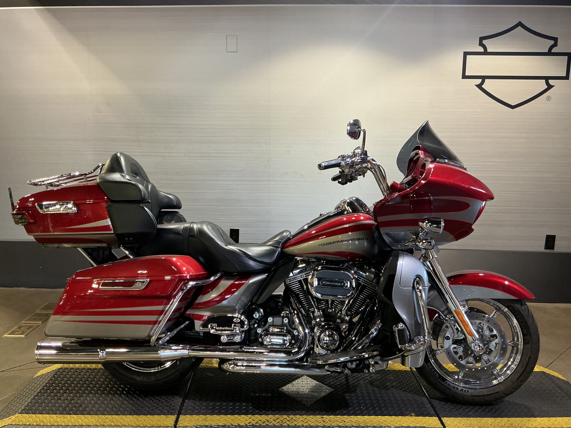 FLTRUSE 2016 CVO™ Road Glide® Ultra
