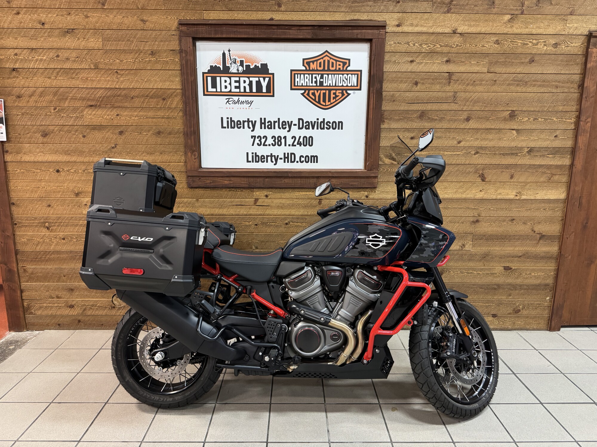 2025 Harley-Davidson® CVO™ Pan America® Carbon Blue RA1250SE