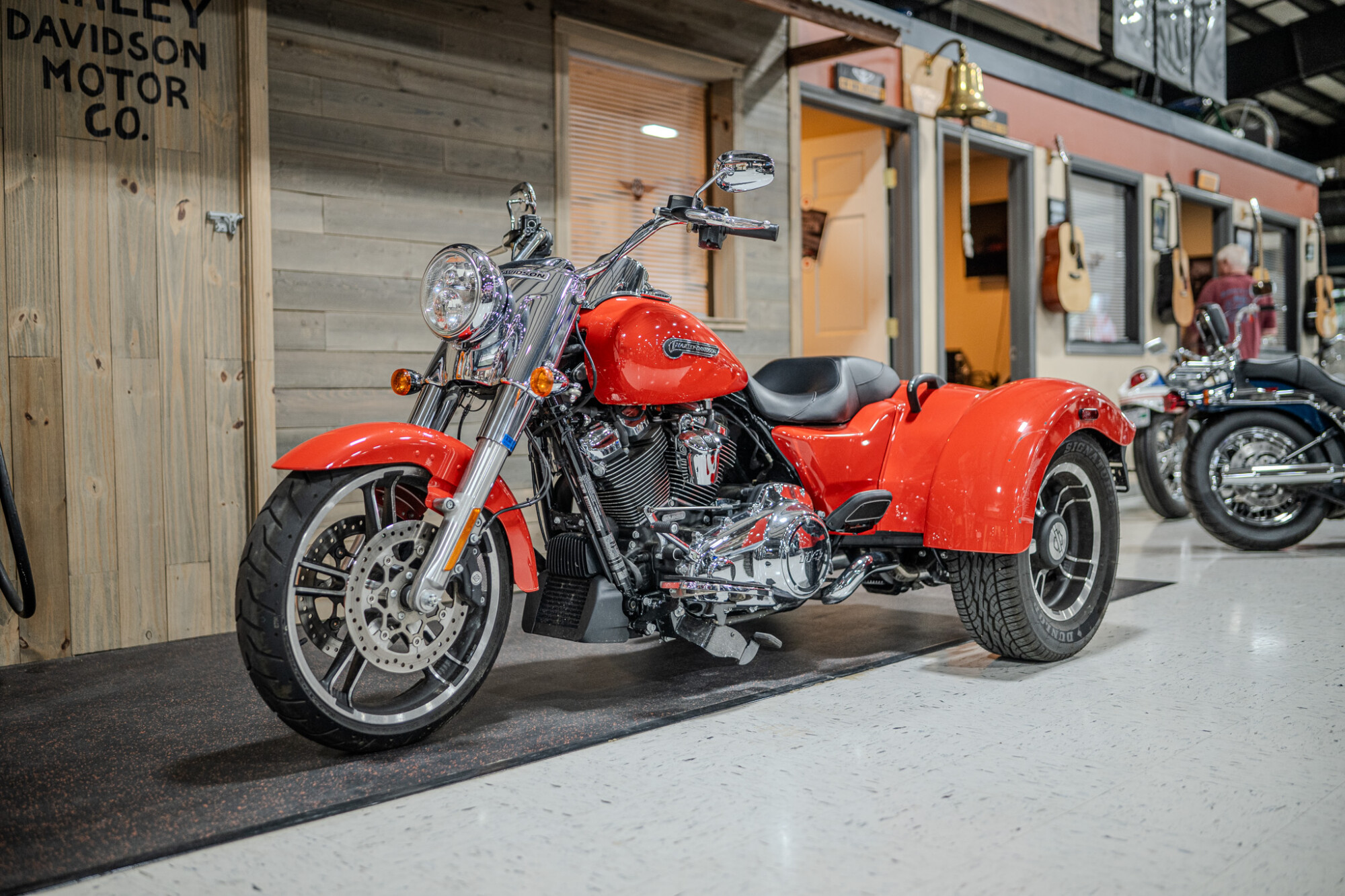 2020 Freewheeler® (FLRT)