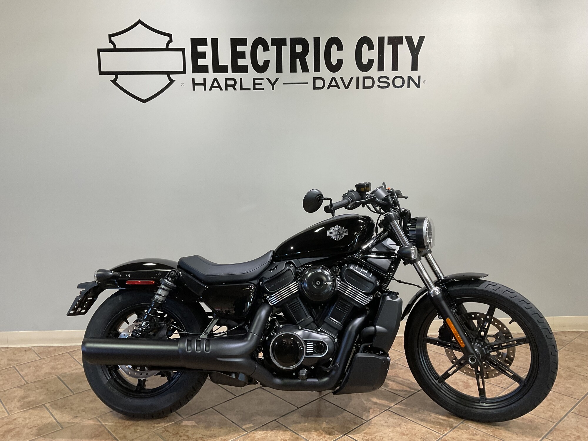 2026 Harley-Davidson® RH975 Nightster® Vivid Black Black Trim