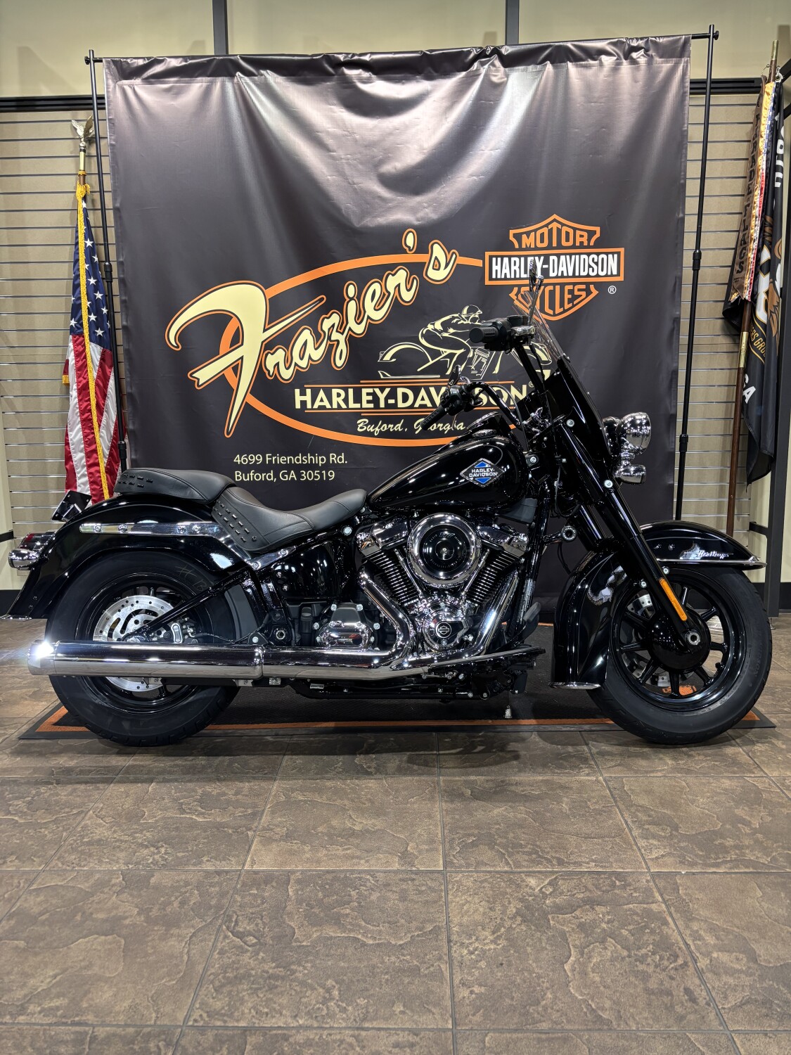 2025 Harley-Davidson® Heritage Classic VIVID BLACK W/ PINSTRIPE