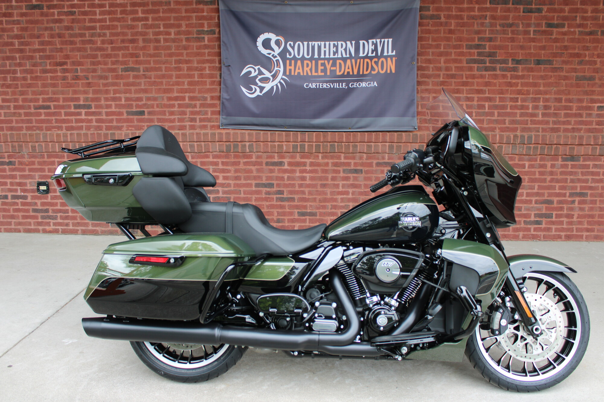 2026 Harley-Davidson® Street Glide 3 Limited Olive Steel Metallic / Vivid Black Black Trim