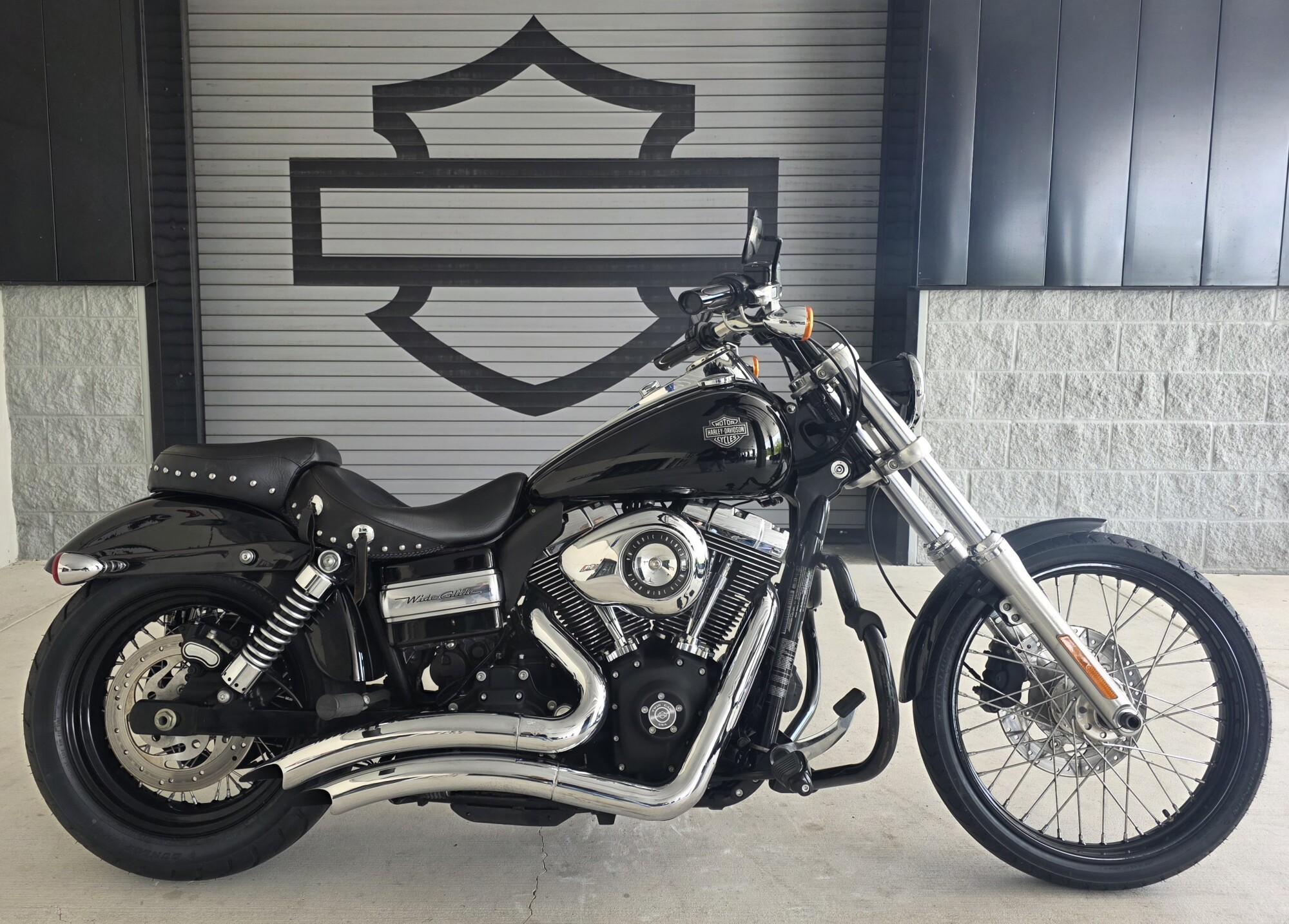 2011 Harley-Davidson® Wide Glide® Vivid Black w/Spoke Wheels