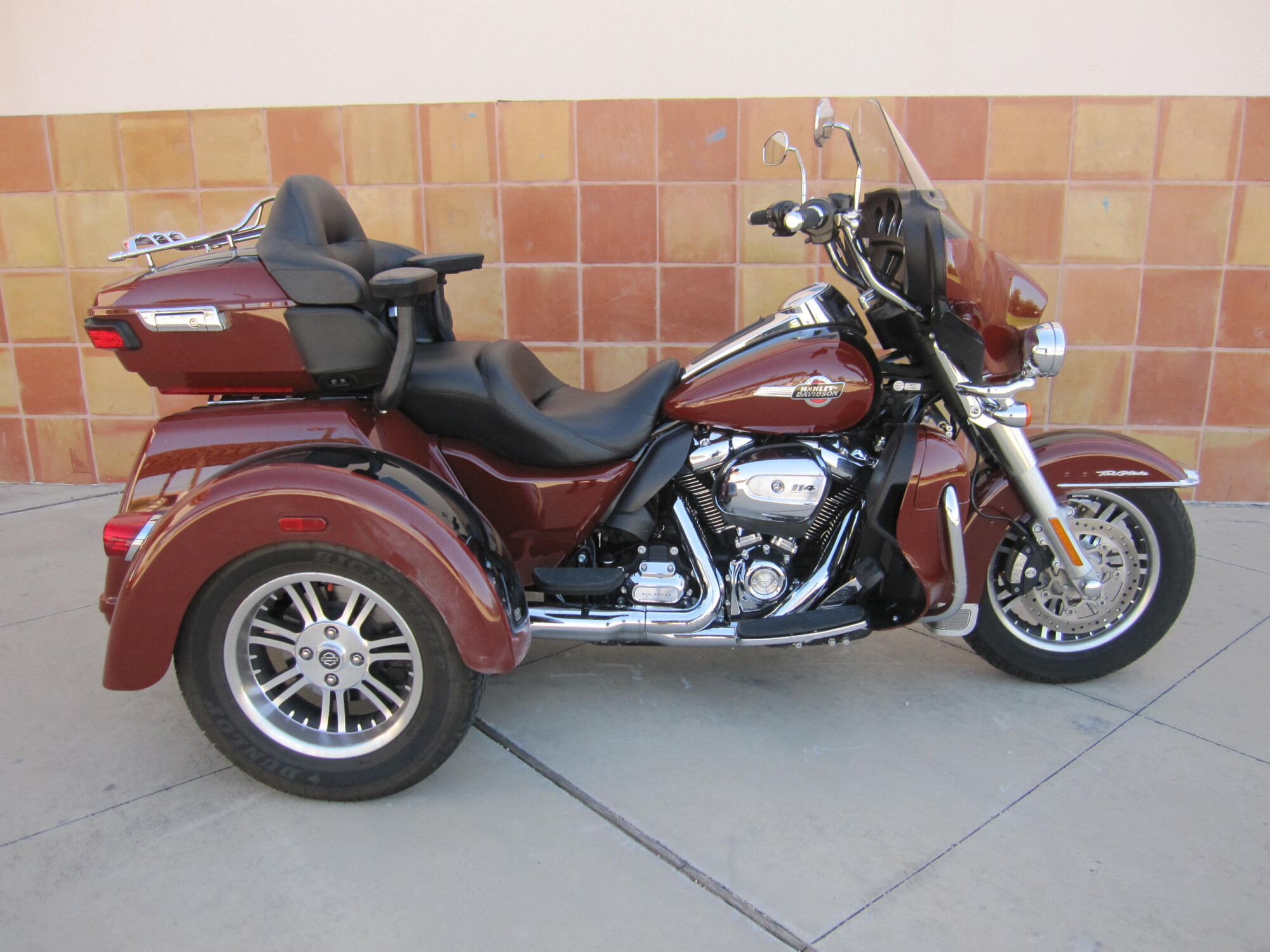2024 Harley-Davidson® Tri Glide® Ultra Red Rock / Vivid Black