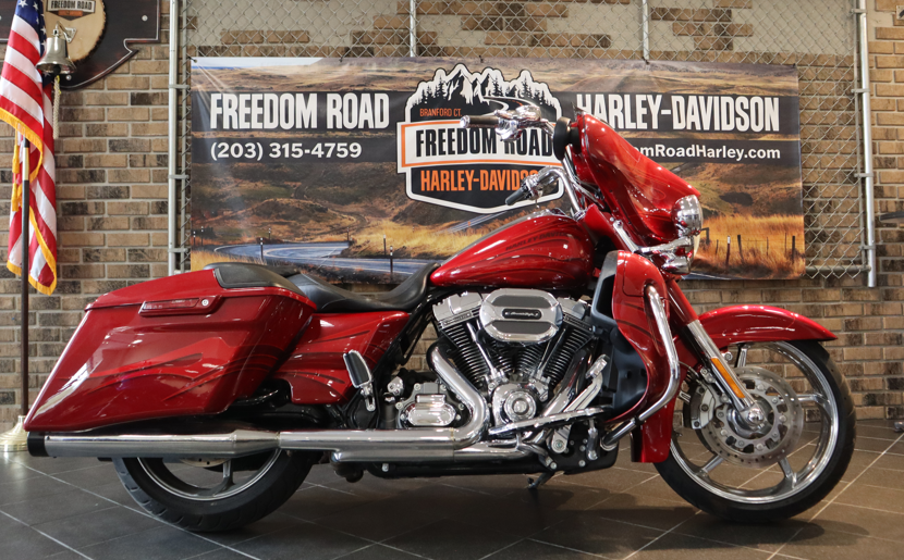 2016 CVO™ Street Glide® (FLHXSE)