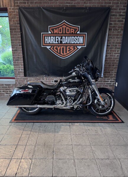 2021 Harley-Davidson® Street Glide® Vivid Black