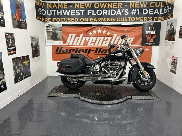 2022 Harley-Davidson® Heritage Classic 114 Vivid Black (Chrome Finish w/ Laced Wheels)