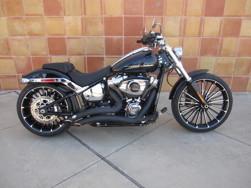 2025 Harley-Davidson® Breakout® Vivid Black