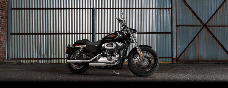 2017 Harley-Davidson® 1200 Custom Vivid Black