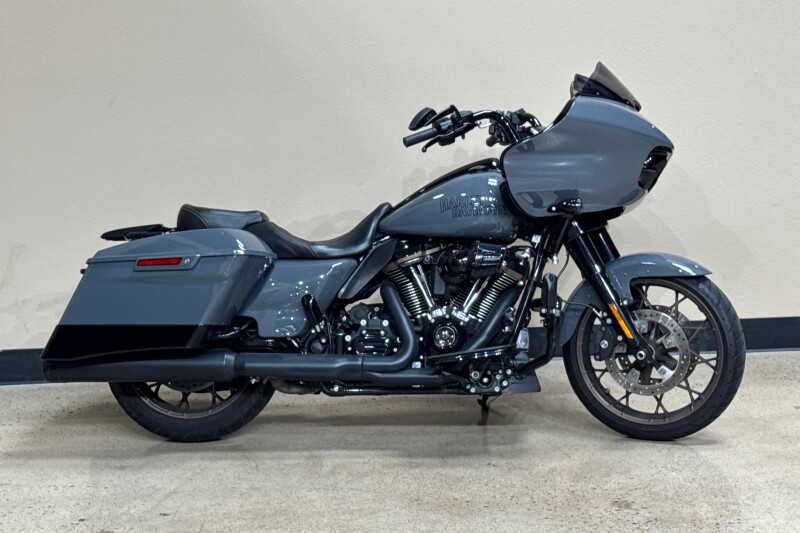 2022 Harley-Davidson® Road Glide® ST Gunship Gray