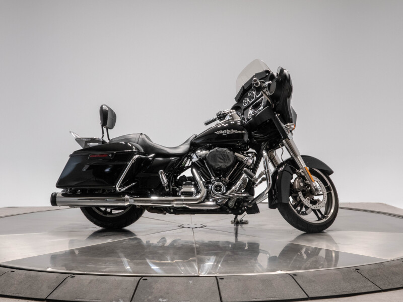 2019 HARLEY-DAVIDSON FLHX STREET GLIDE in Vivid Black